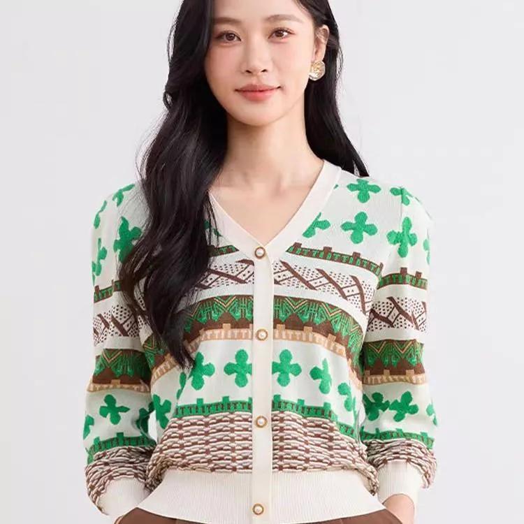 清新自然，绿色针织毛衣，温暖秋冬绿色毛衣 绿色毛衣套装 薄荷绿毛衣穿搭 绿色开衫