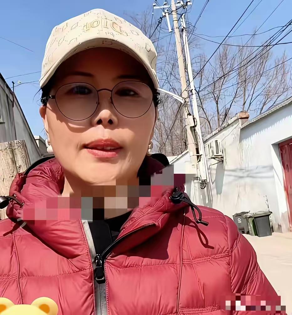 小杨阿姨，以前不是说有其他的雇主想聘用她吗？重新找一家就是了，不过工资没那么高吧