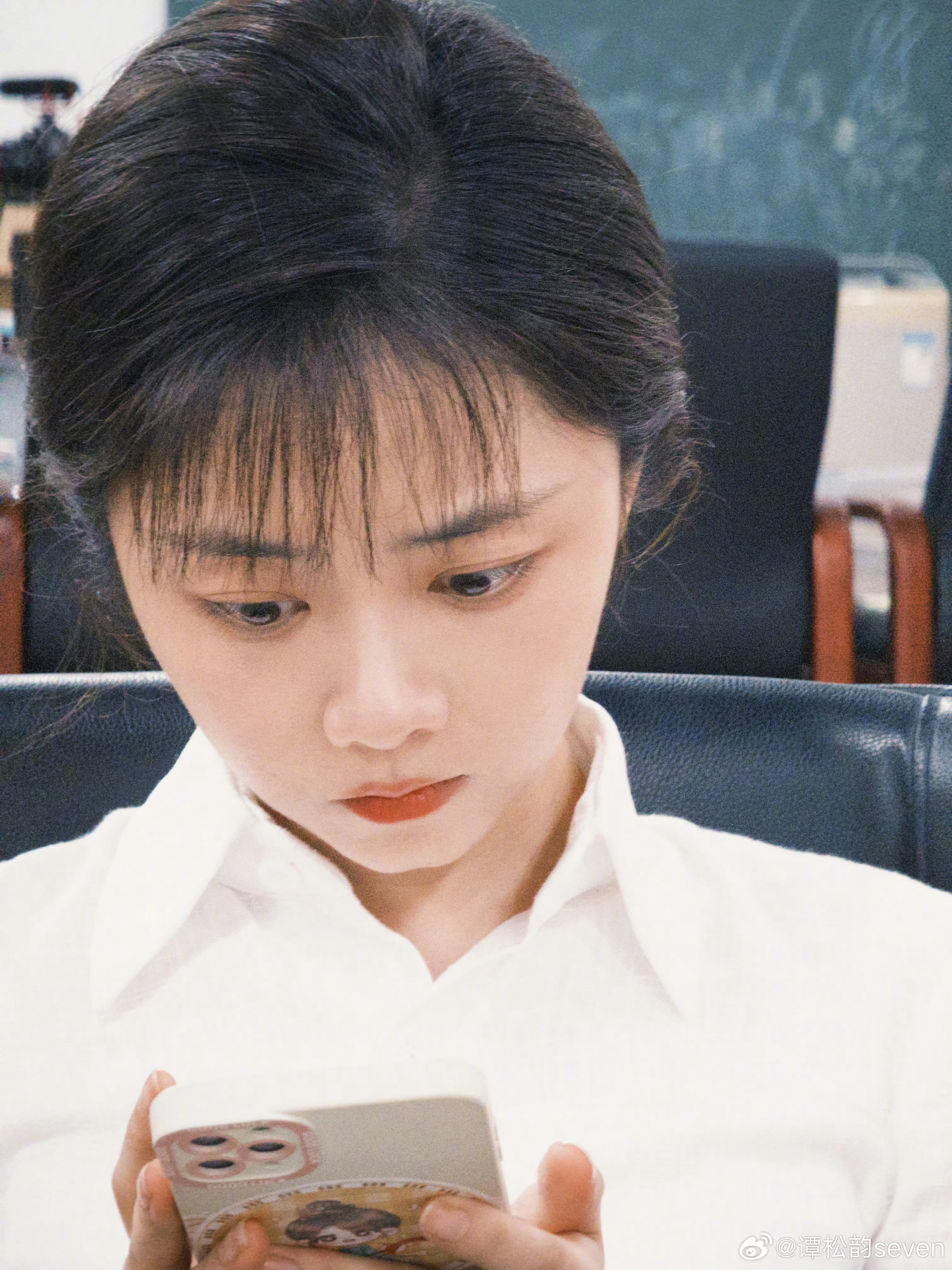 谭松韵谭松韵回应观众留言很多人说自己像方婉之，说从她身上得到勇气，她没有站在高处