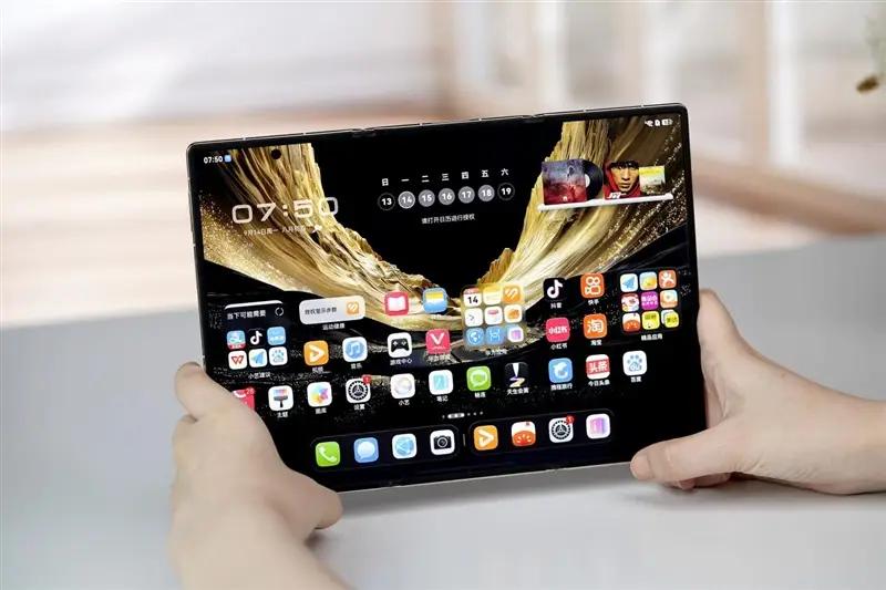 Mate XT2 非凡大师：三折叠不再只拼大屏

上代 Mate XT 告诉我们