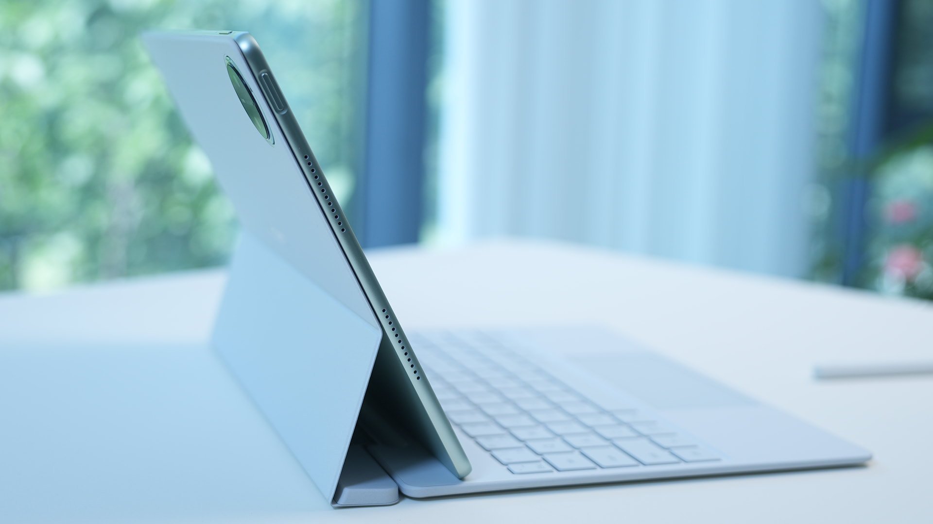 今天华为新款平板正式发布。这款华为MatePad Pro 12.2 英寸外观颜值