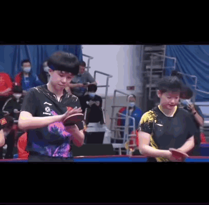 小莎：头哥，没事，输了就输了。
头哥：嗯呢。只要和你并肩，输赢都坦然
最后一球后
