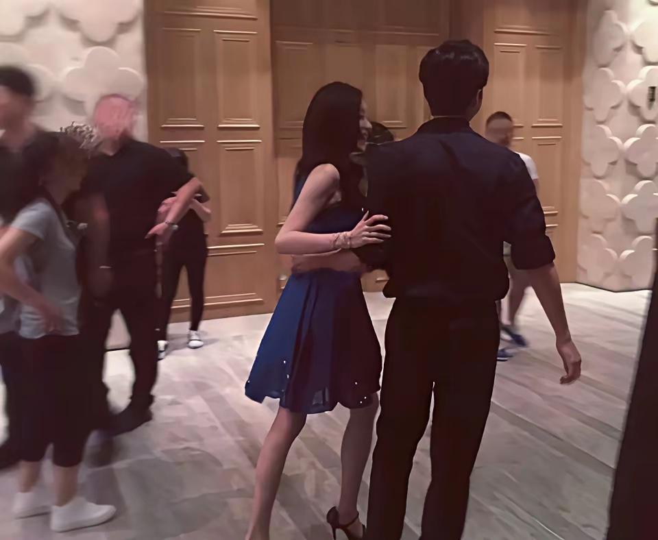 感觉井柏然还是和倪妮最配 ​​ ​​​