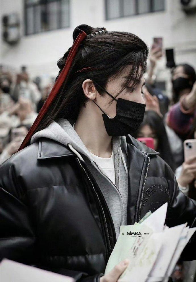 侯明昊《入青云》出装路透 帅我一脸[好喜欢] 