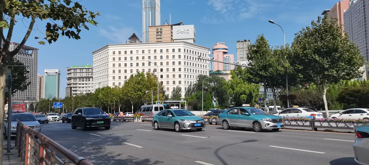干完了一单翻译活，活干完了，我都是先去青泥洼桥大商附近那家中行，把钱存上，干一周