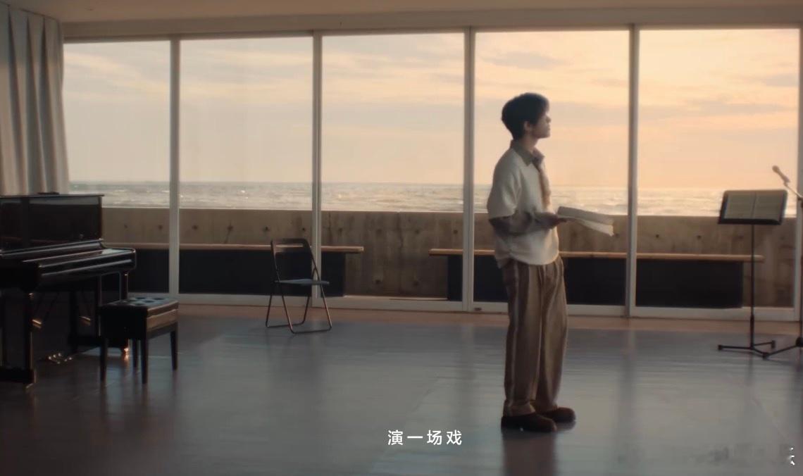 易烊千玺说走慢点才能走成自己 真的被易烊千玺这句话狠狠治愈了内卷的焦虑。这个时代