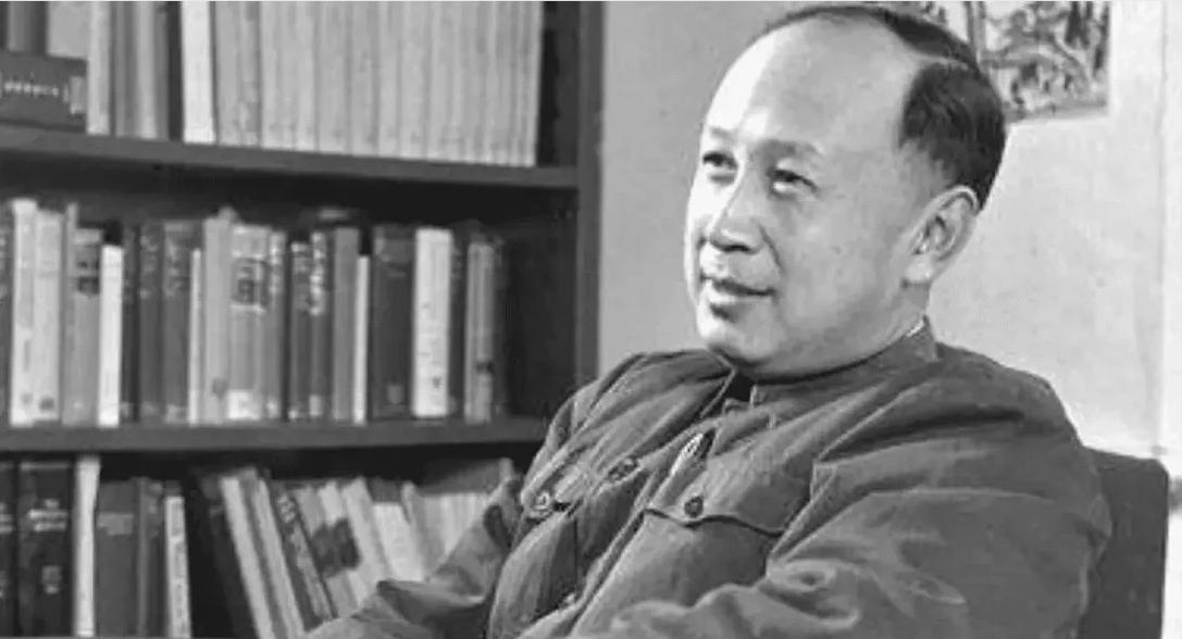 [微风]晚年的钱学森整日躺在床上，寡言少语，所以有人怀疑他得了老年痴呆症，于是找