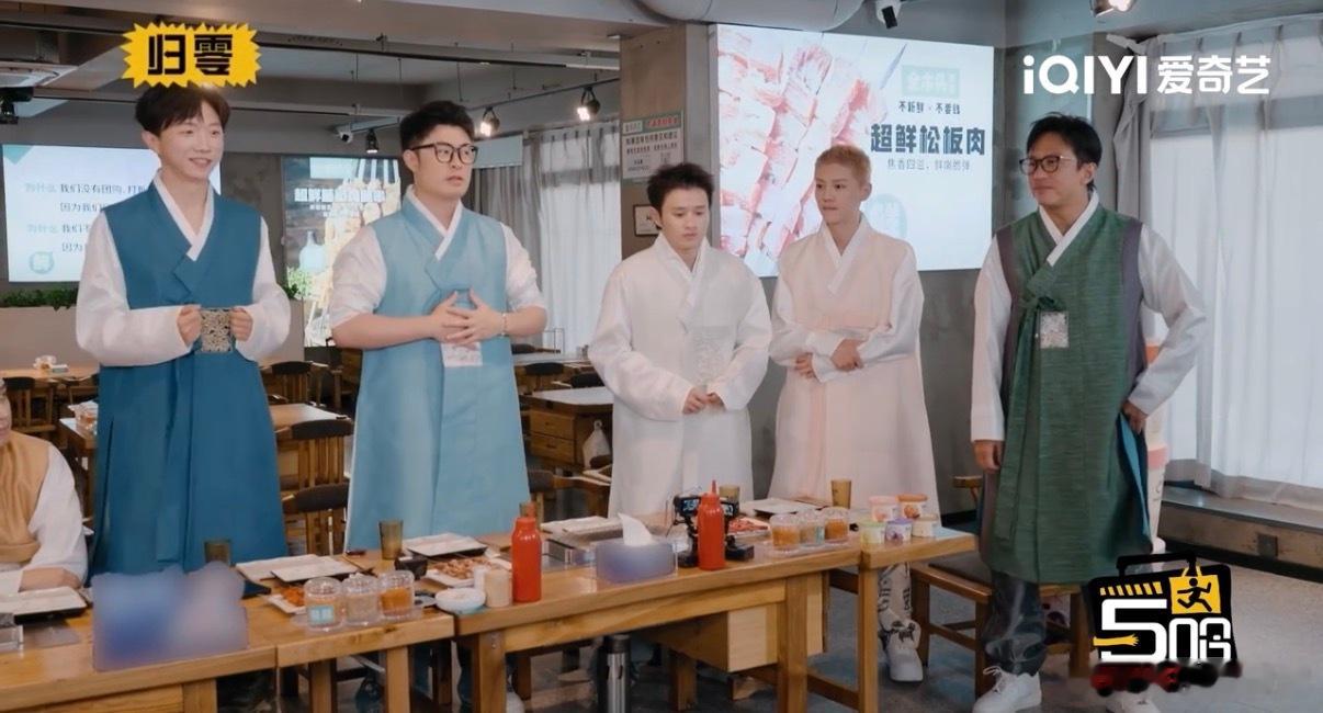 鹿晗新发型听力还没适应 鹿晗的新短发自带“笑点buff”，在《五哈》里听力“掉线