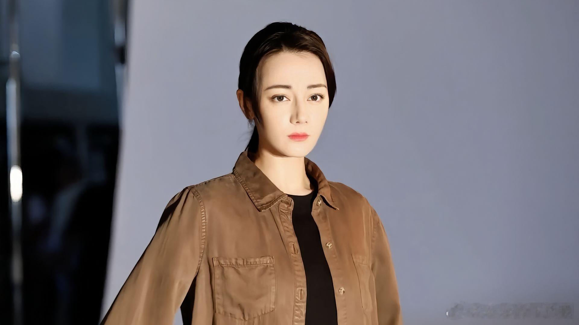 迪丽热巴[超话]是谁还不知道，我们巴巴在进组前接受了三个月的警务培训啊[可怜][