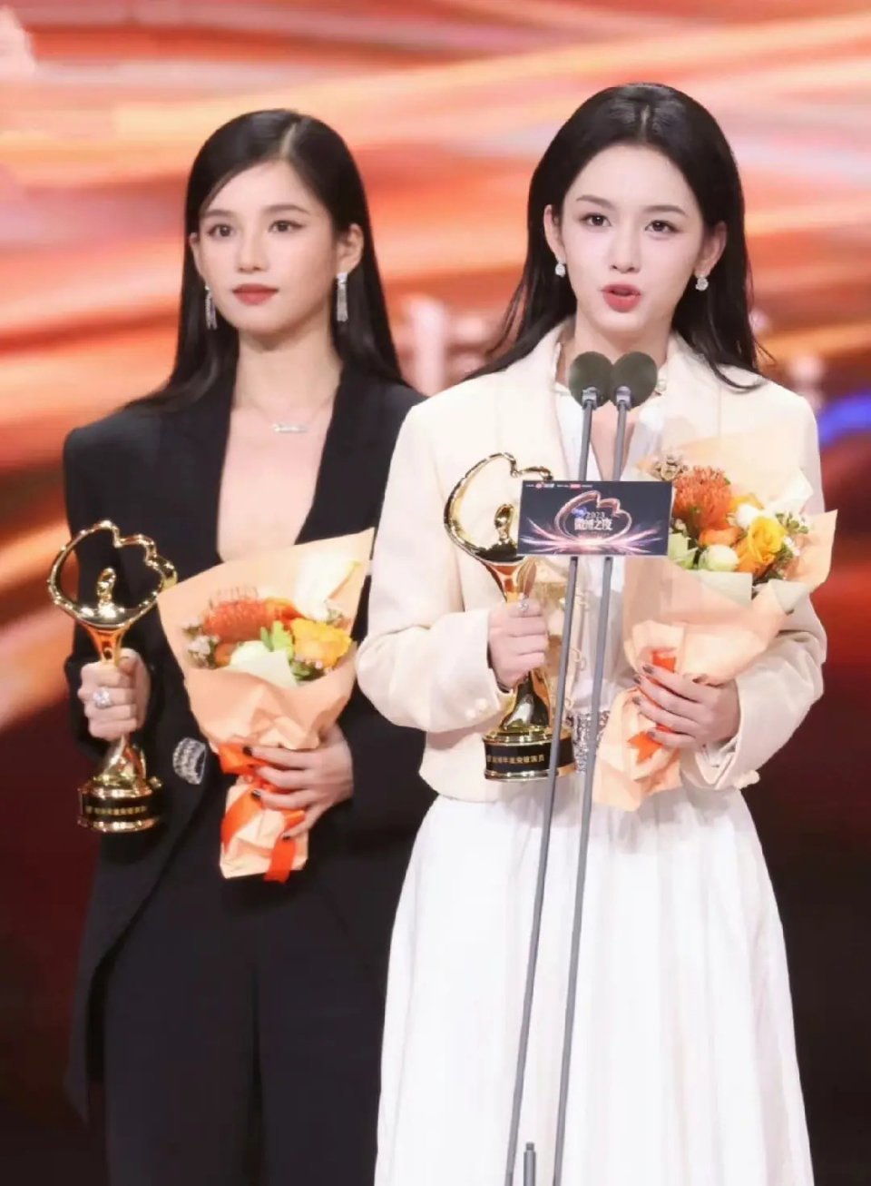 周也头真的很小啊 ​​​