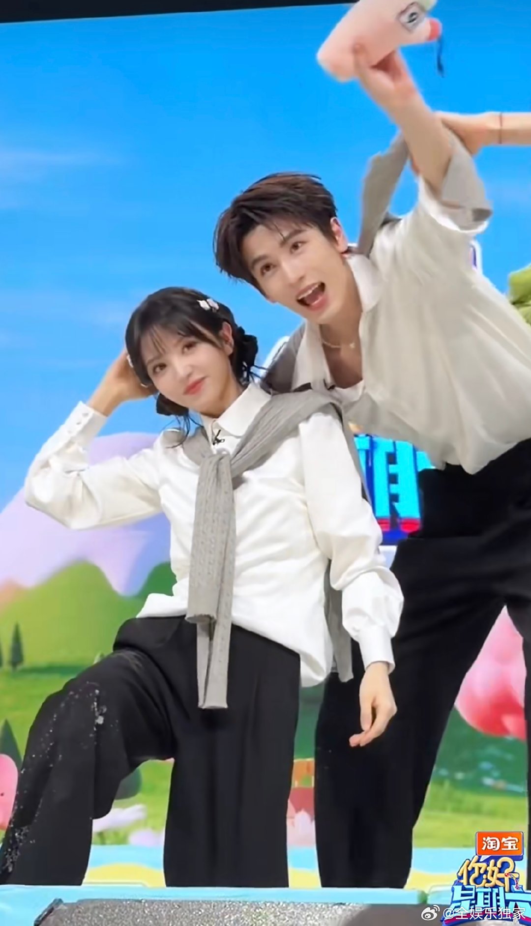 张凌赫田曦薇这期好六全是嗑点 两人同框自带甜系滤镜，互动自然又心动，这一期好六甜