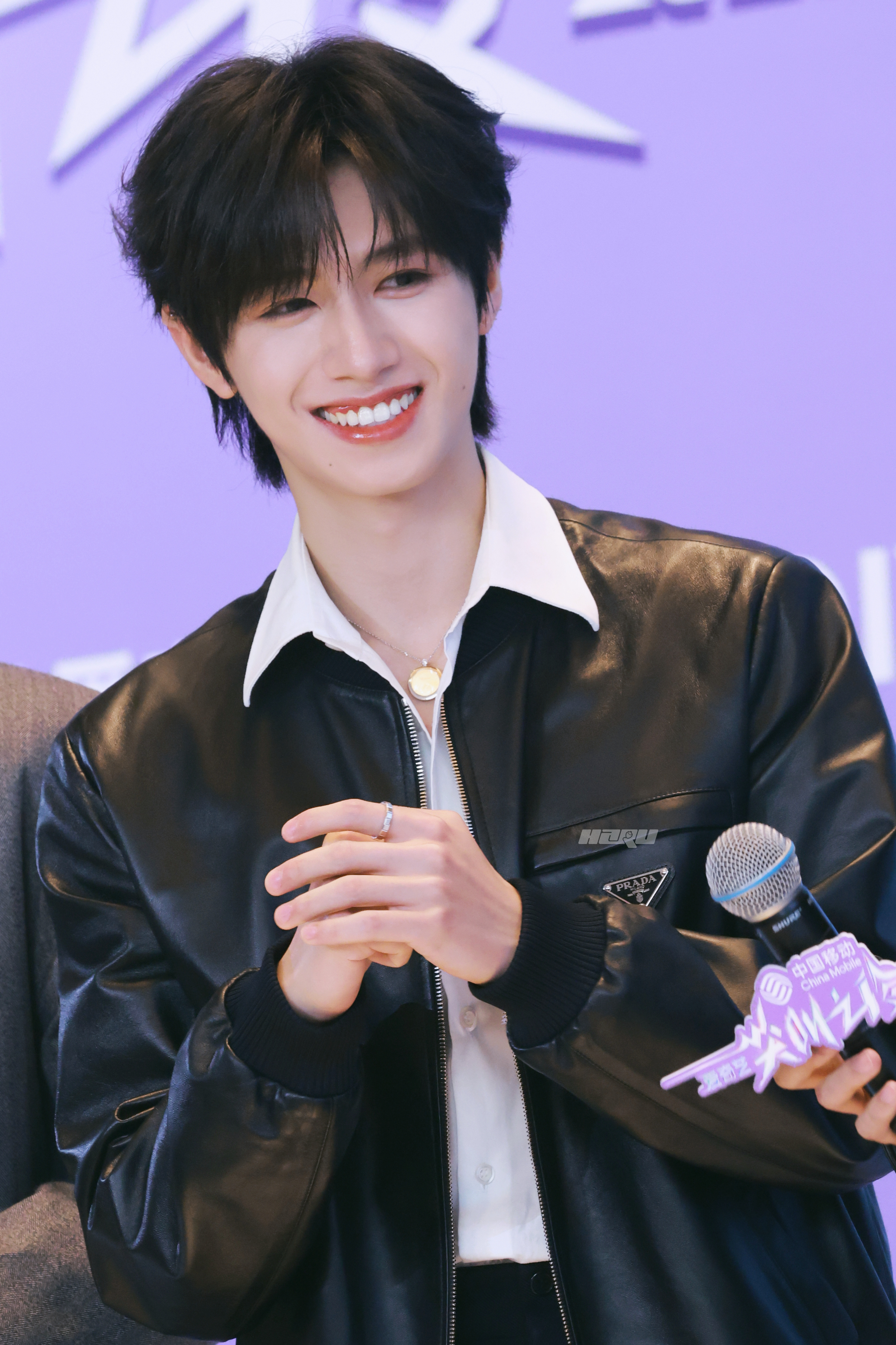 朱志鑫皮衣好帅喔～萌萌亮相！！2025爱奇艺尖叫之夜