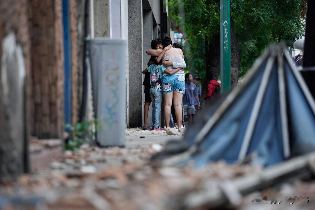 据委内瑞拉国民议会议长称，周三委内瑞拉发生两场毁灭性地震，造成至少188人死亡，