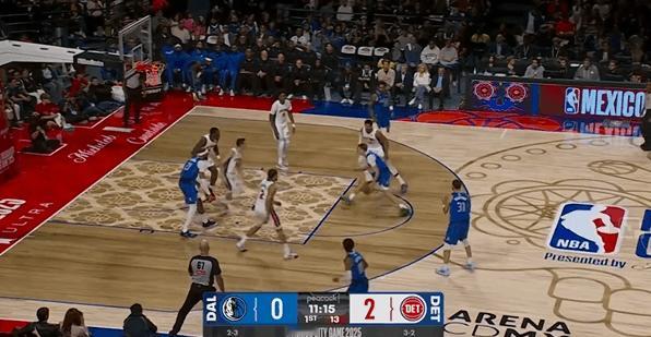 杜伦观察：生涯最高得分，33+5前板惩罚独行侠内线虽然新秀赛季的杜伦就有过单场3