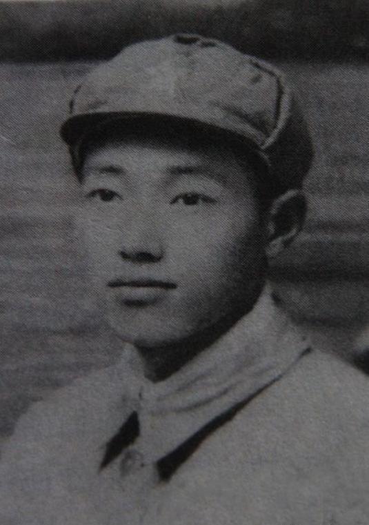 朝鲜战争中，邱少云牺牲后，司令部对于他的评功产生了争议，有人认为给予他三等功就可