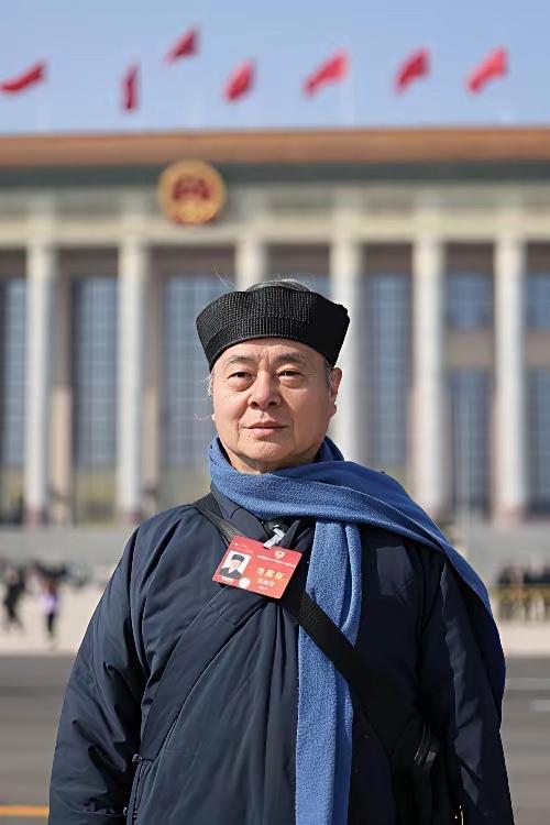 张高澄道长最近确实火出圈了！74岁的他，身份那叫一个多元，学者、企业家、道长集于