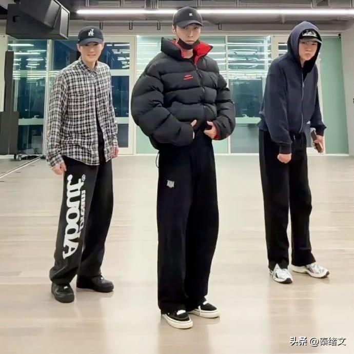 张艺兴吴世勋金俊勉扭企鹅舞，EXO合体把全网笑到打鸣
 
最近刷到个视频差点把我