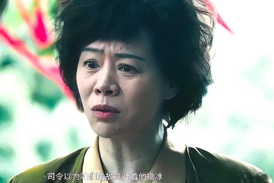 在《扫毒风暴》里，有这样一个女人，她藏在大毒枭罗炳章身后，却撑起了整个毒品犯罪的
