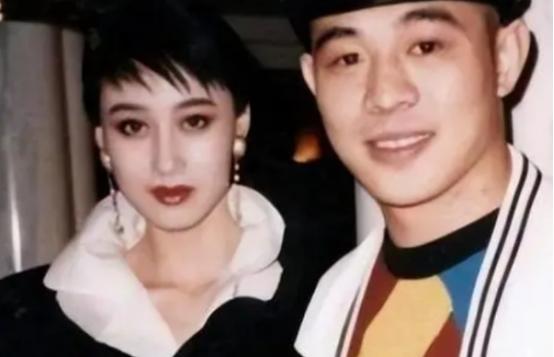 1987年，利智在拍摄时，被周润发一脚踹进玻璃渣里，后来在杀青宴上，周润发又悄悄