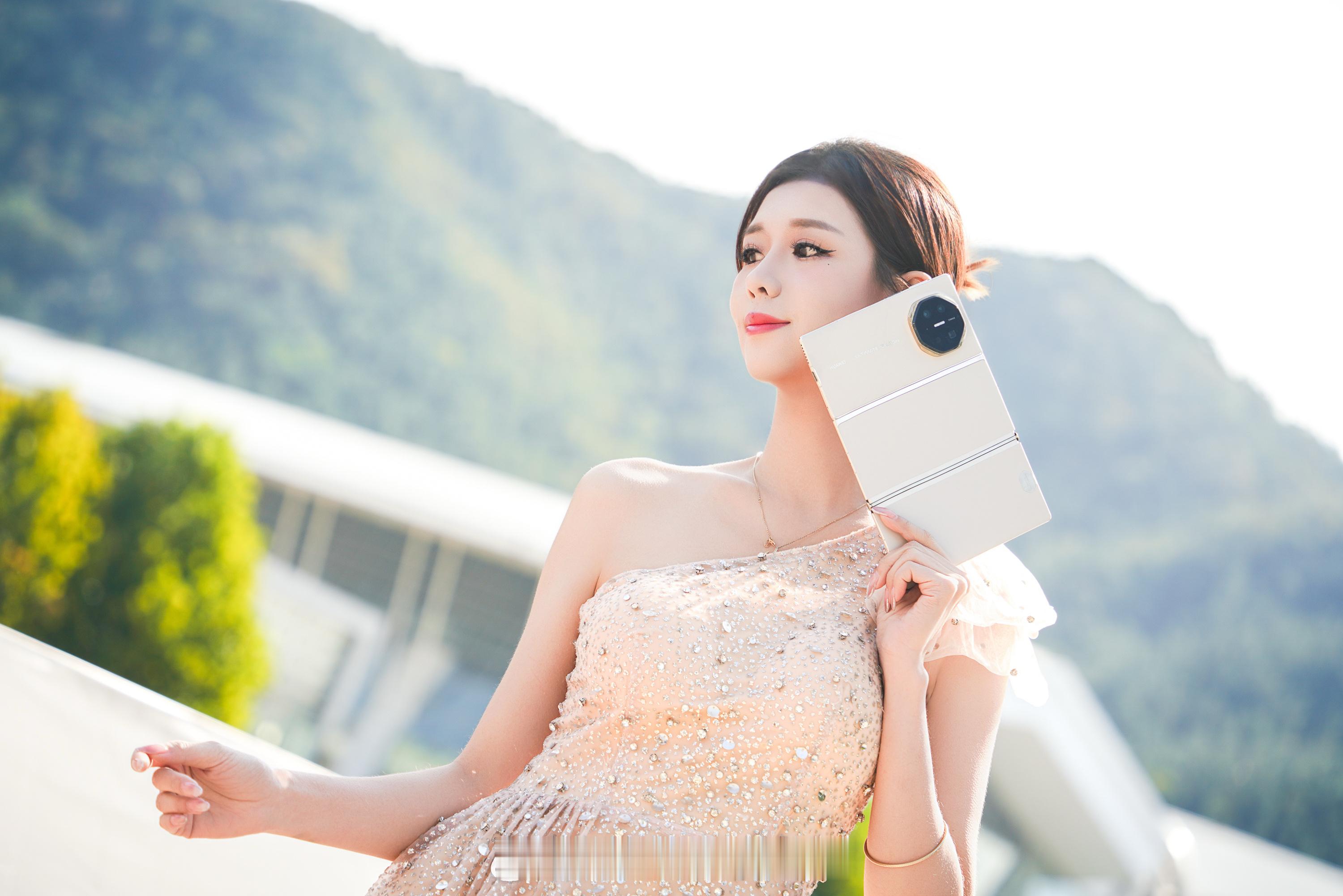 华为 开合间 见非凡HUAWEI Mate XTs | ULTIMATE DES
