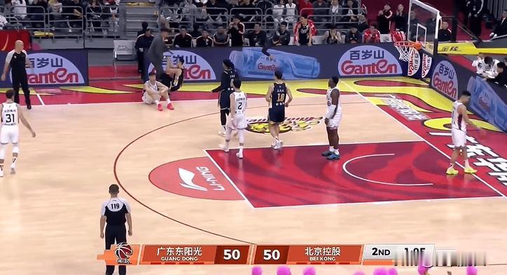 胡明轩3+1太帅了，今晚的胡明轩打出赛季最佳一战




胡明轩今晚状态出色，面