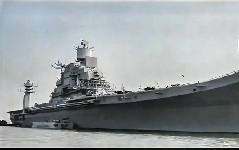 这不是搞事，更多是防御性部署，军舰只在海峡以东活动，不进敏感区。一方面保护本国油