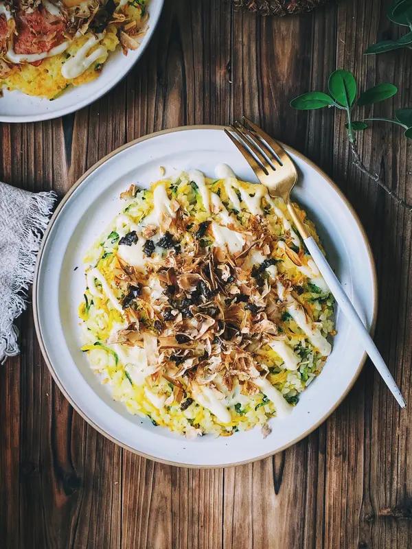 炒菜里门道可多了，好多重要技巧都被忽视。像“热锅冷油”就超关键，先把锅烧到冒烟再