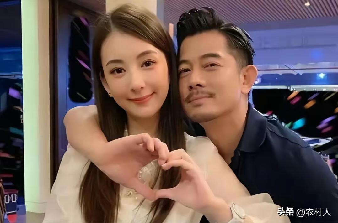 郭富城和谢广坤（唐鉴军）同样的年纪，都是找了一个小20岁的老婆。为什么郭富城没人