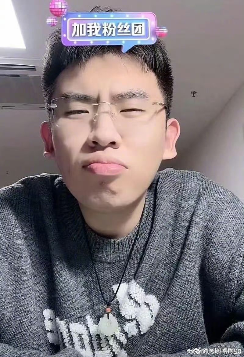 听泉把毕生演技都献给我赞红人了听泉在领奖环节简直就是一场精彩的即兴喜剧[哈哈][
