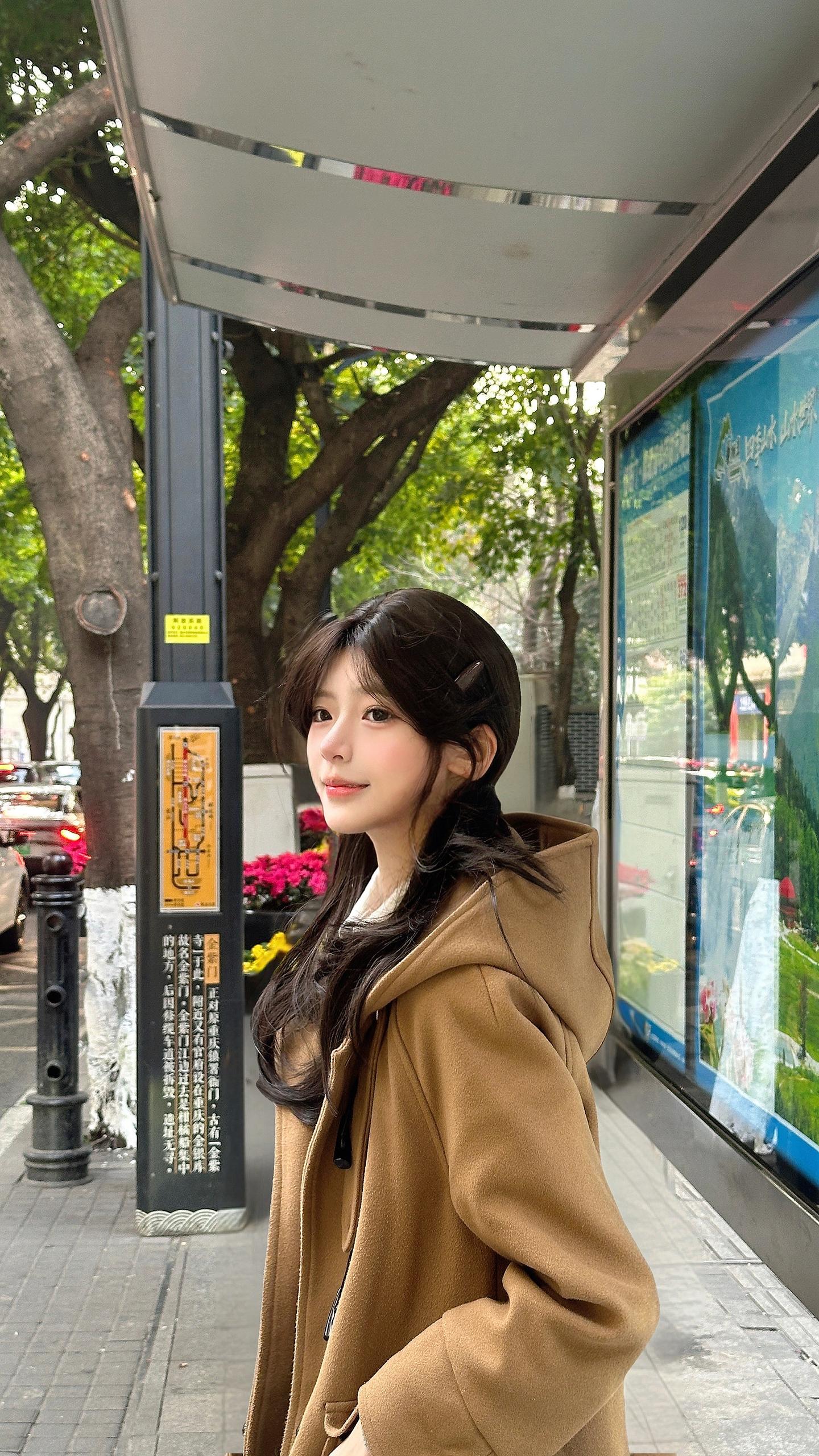 她那时候笑得很天真 就像是my whole world
