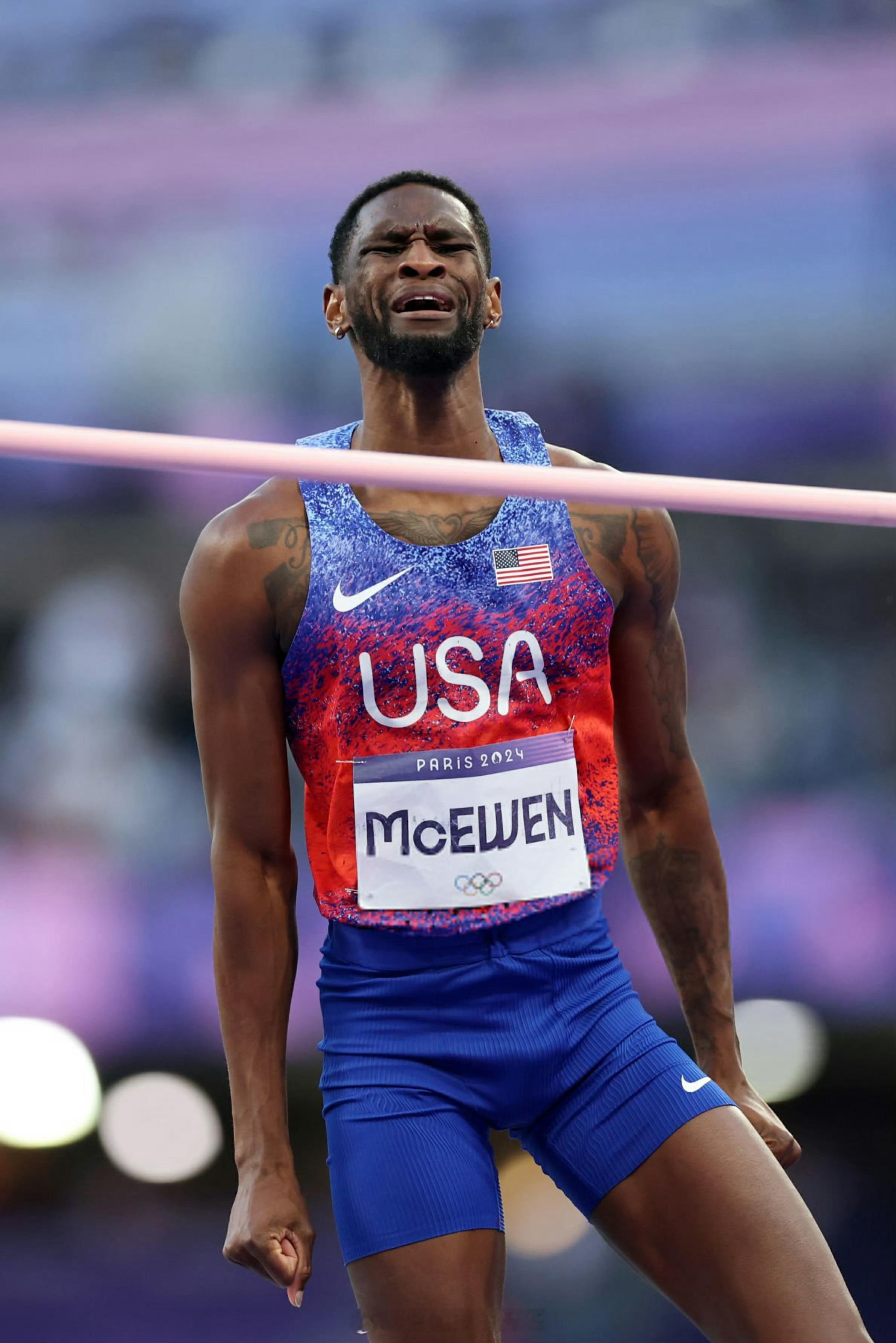 哎唛，笑死我了，原本已经跳高拿到第一，因为和其他国家队员并列金牌，他不乐意，要求