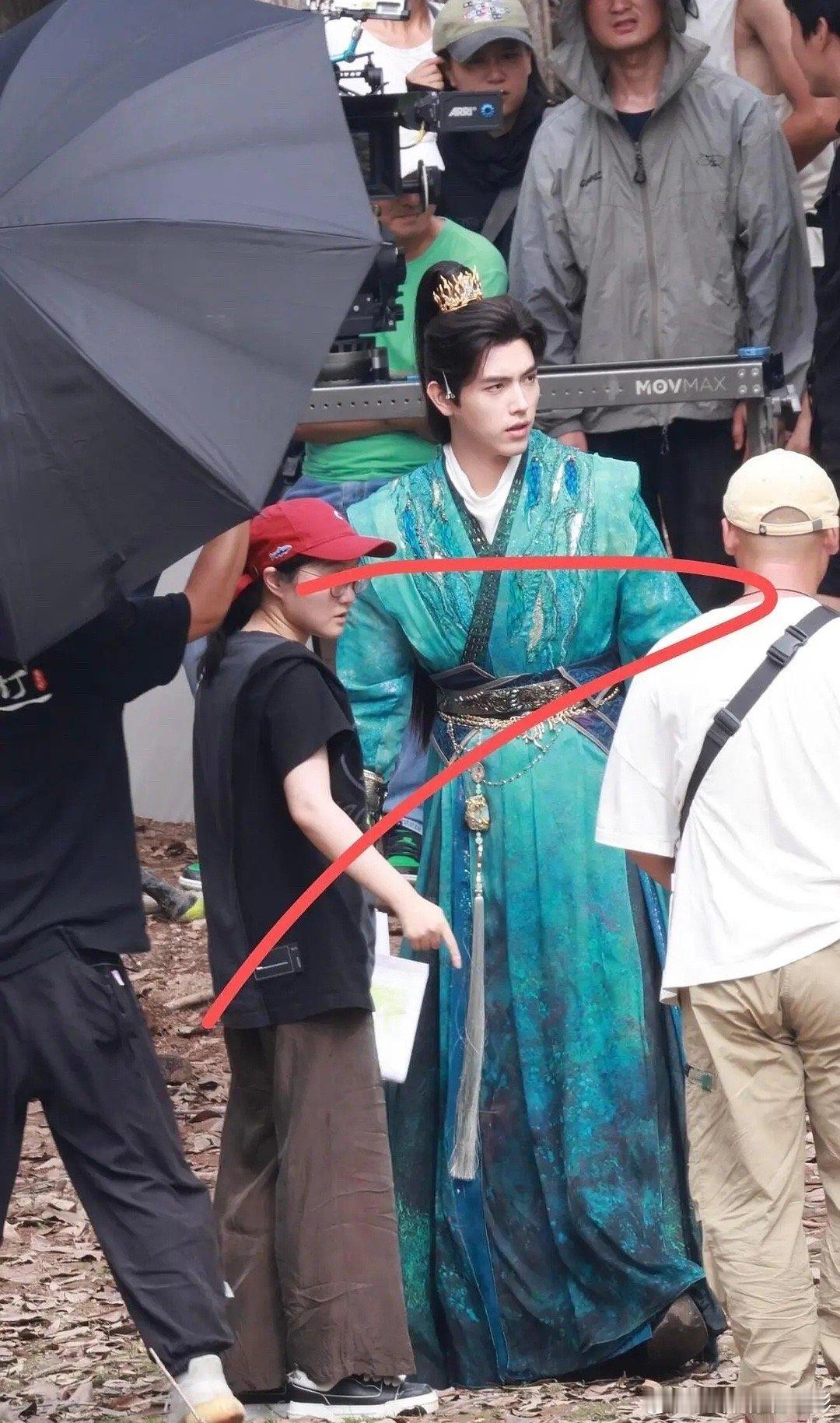 这两位是情侣衣吗，感觉配色差不多 ​​​