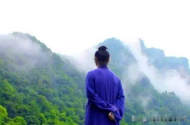 未经牛熊轮回的人，不算老股民；
未在股市大亏的人，不懂得敬畏；
在股市中亏光的人