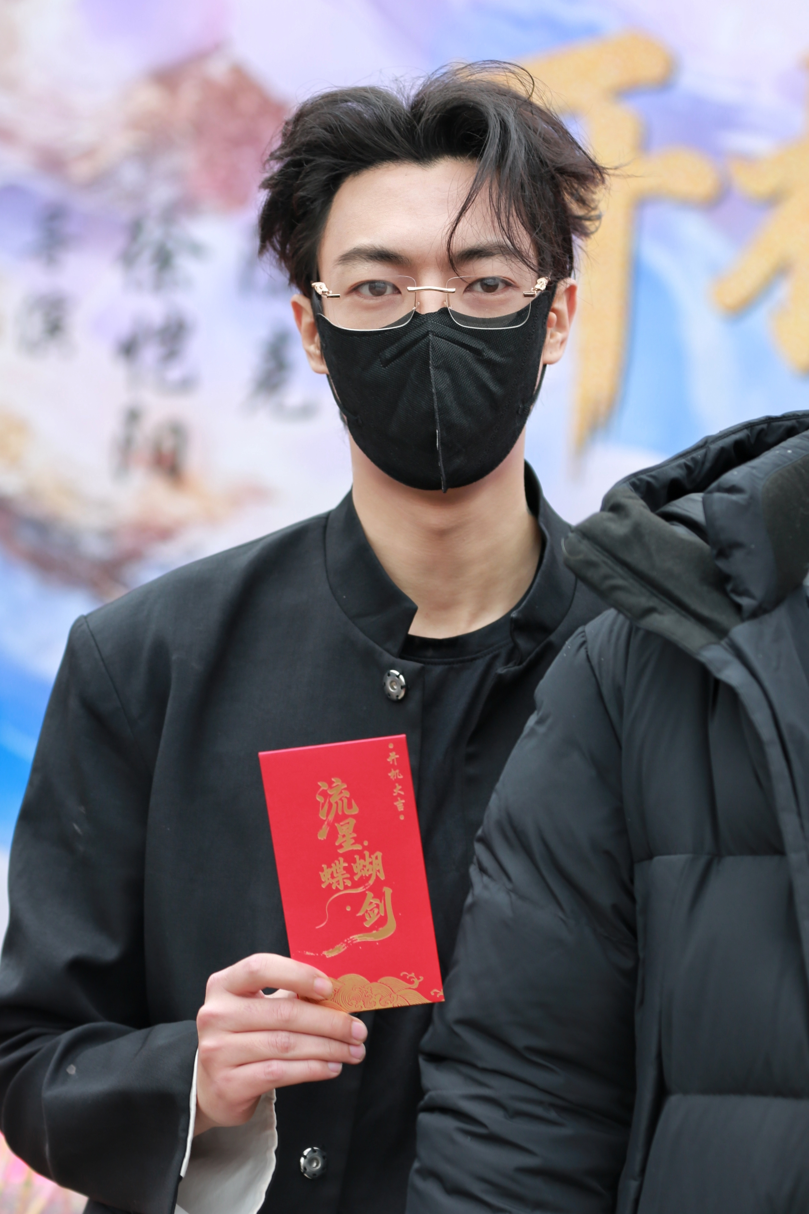 其实卜凡也挺牛的，爱豆当不成当打手，打手当不成又当道士，道士当不下去了就转型演员