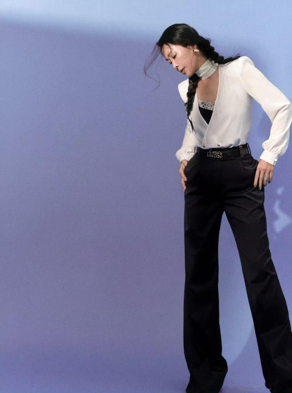 那英 腿精声鸣远扬直播 一双长腿又细又直，气场全开又美又飒，状态绝了，姐的时尚表