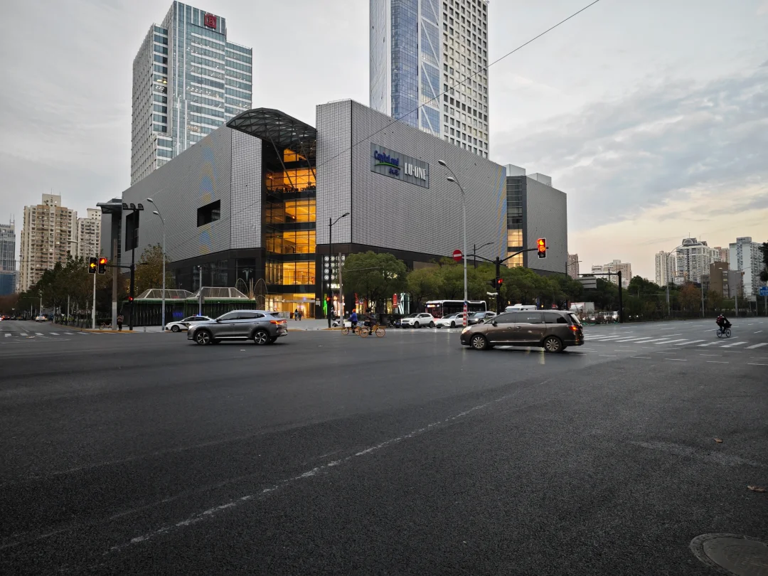 今天和昨天（马当路徐家汇路口）