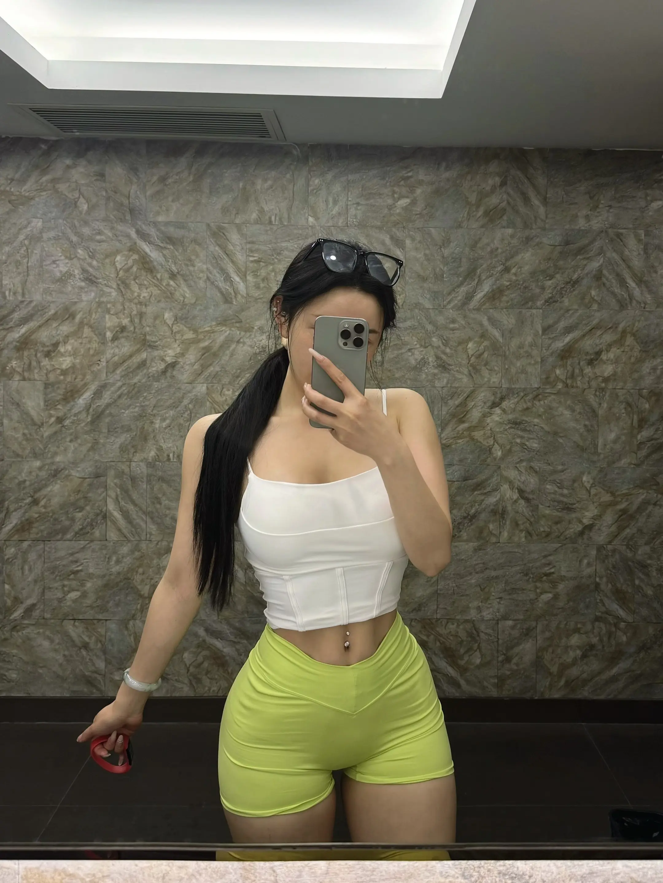 辣妹穿搭 毫无健身痕迹只有拍照技巧