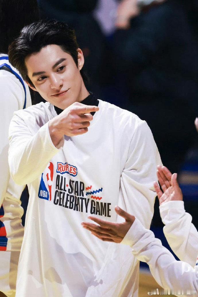 王鹤棣连续三年出战nba全明星赛谁懂啊！棣棣连续三年打 NBA 全明星赛，内娱篮