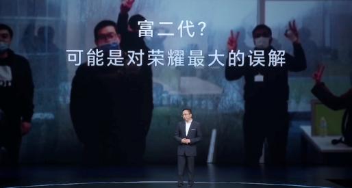 赵明说，荣耀最困难的时候，几乎快发不出工资了，但是现在荣耀账户上有很多钱。

有