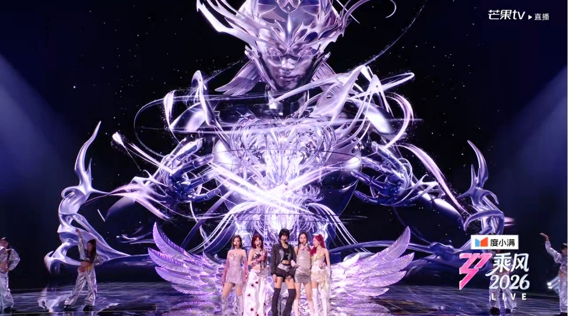 心引力的编曲给我一种想要变成DJ电音舞台，大家都在耍帅可爱，结果用力过头导致都很