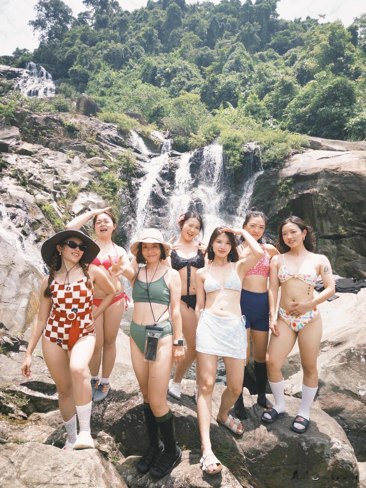 真的太有共鸣了！
生活里对女性的刻板印象，
真的藏在各种小细节里。

总被默认女