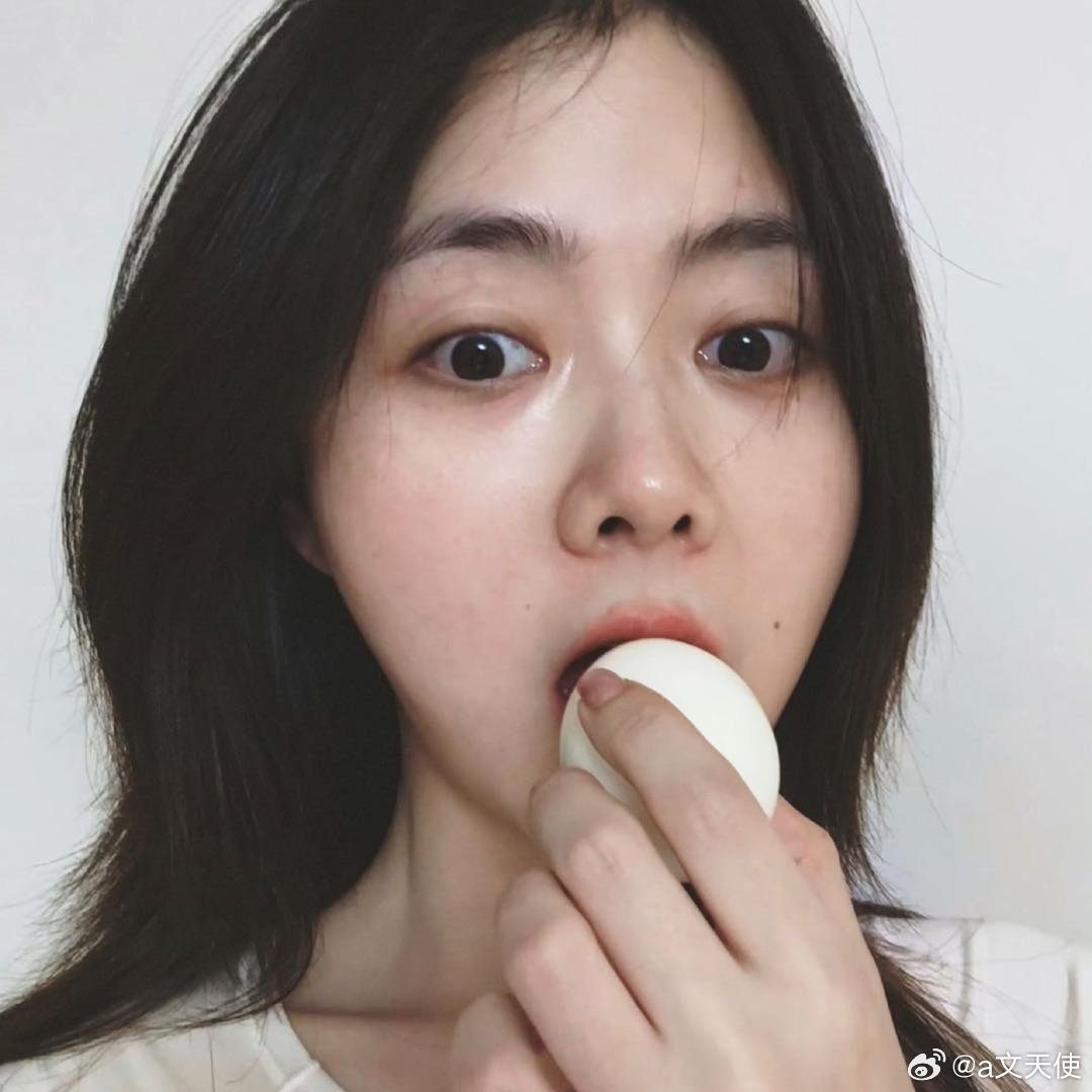 谭松韵确实曾在综艺里自曝年少时的计划是27岁结婚、30岁前生孩子，但她自己也说“