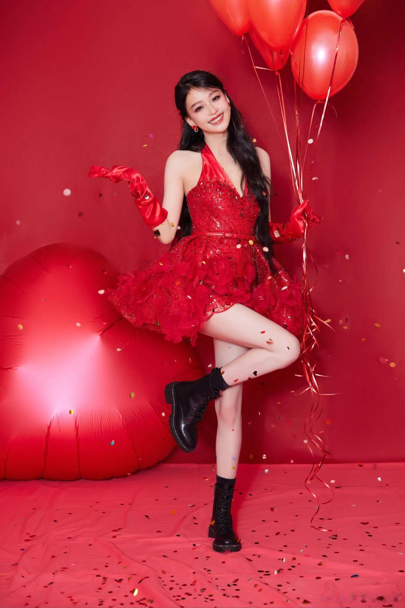 孙怡新年限定新皮肤  孙怡新年皮肤美爆啦！红裙黑发红唇，明艳照人 