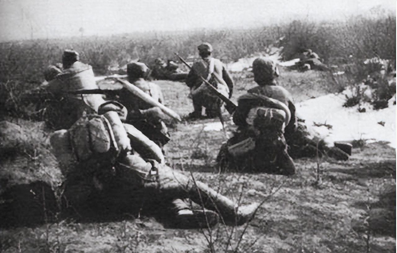 1951年，抗美援朝战役，彭德怀命蔡长元以死抗敌，谁知蔡长元转头就下令解散军队，