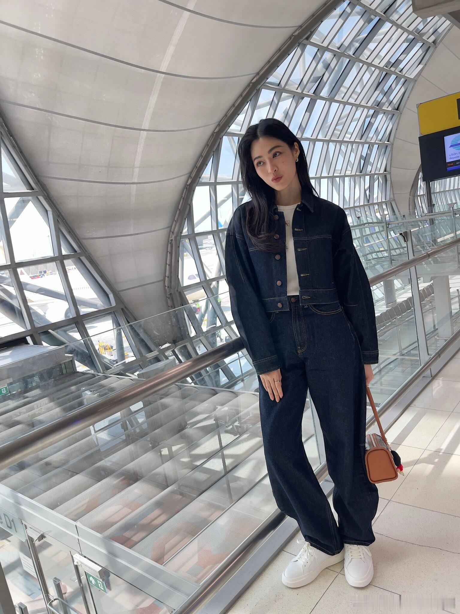 lingorm 为啥这两人口红色号看起来一模一样