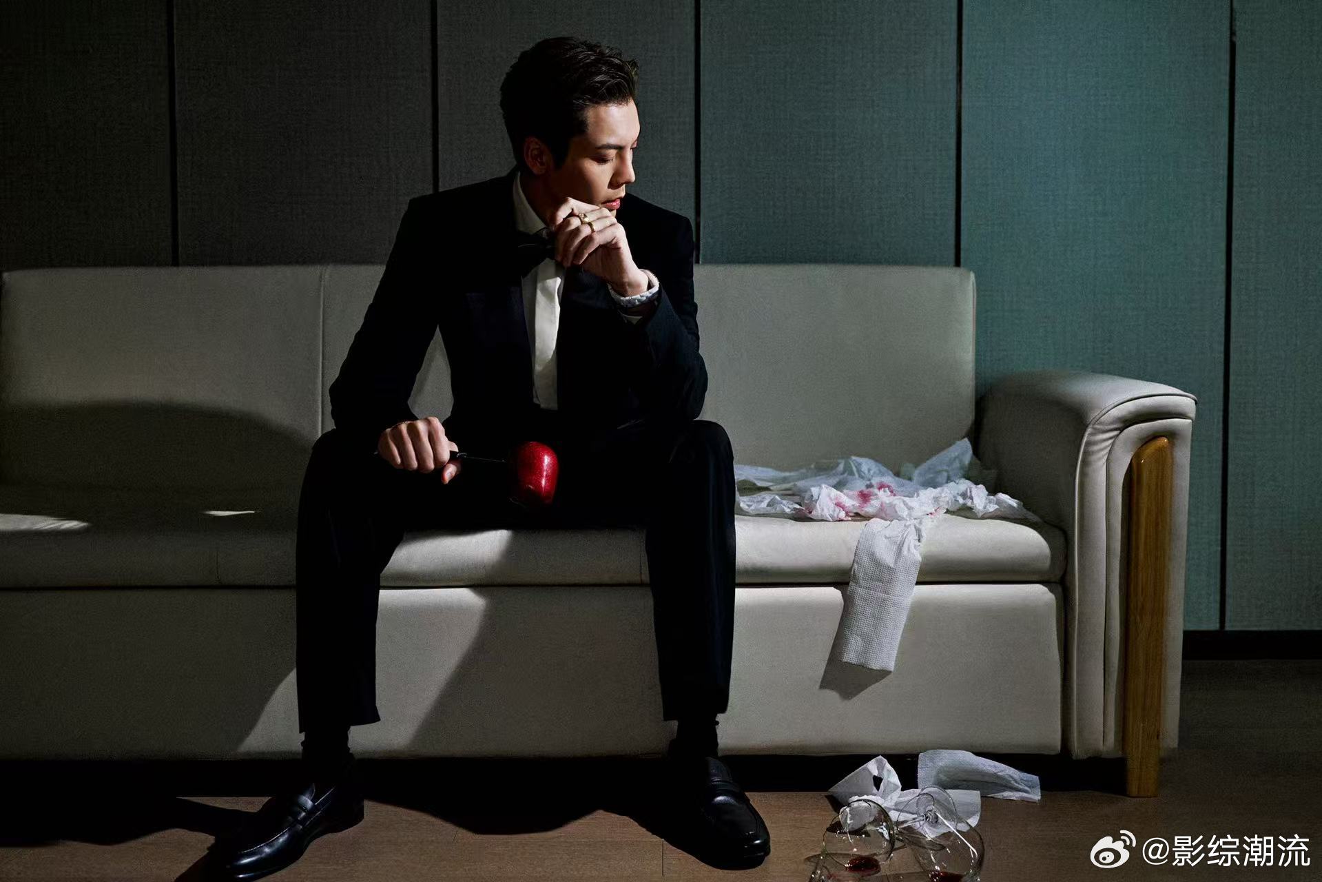 陈伟霆 你知道多少人想牵哥的手吗 活动中，陈伟霆一如既往地展现了他低调的温暖与绅