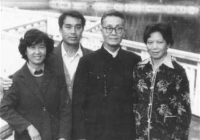 1962年2月9日，一代特工之王李克农走完了63年风雨人生。
他的一生堪称传奇。