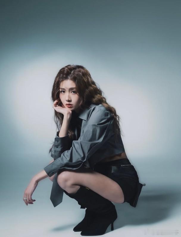 藝人李芷晴（Step）近期在無綫處境劇《愛．回家之開心速遞》與焦浩軒造成新CP，