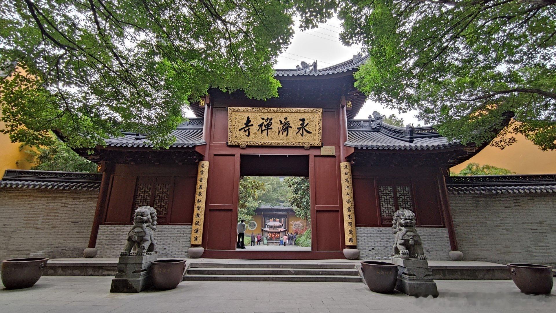 打卡宁波  网友投稿：甬城赏梅之永济禅寺：位于江北区的永济禅寺因两棵梅树成为近期