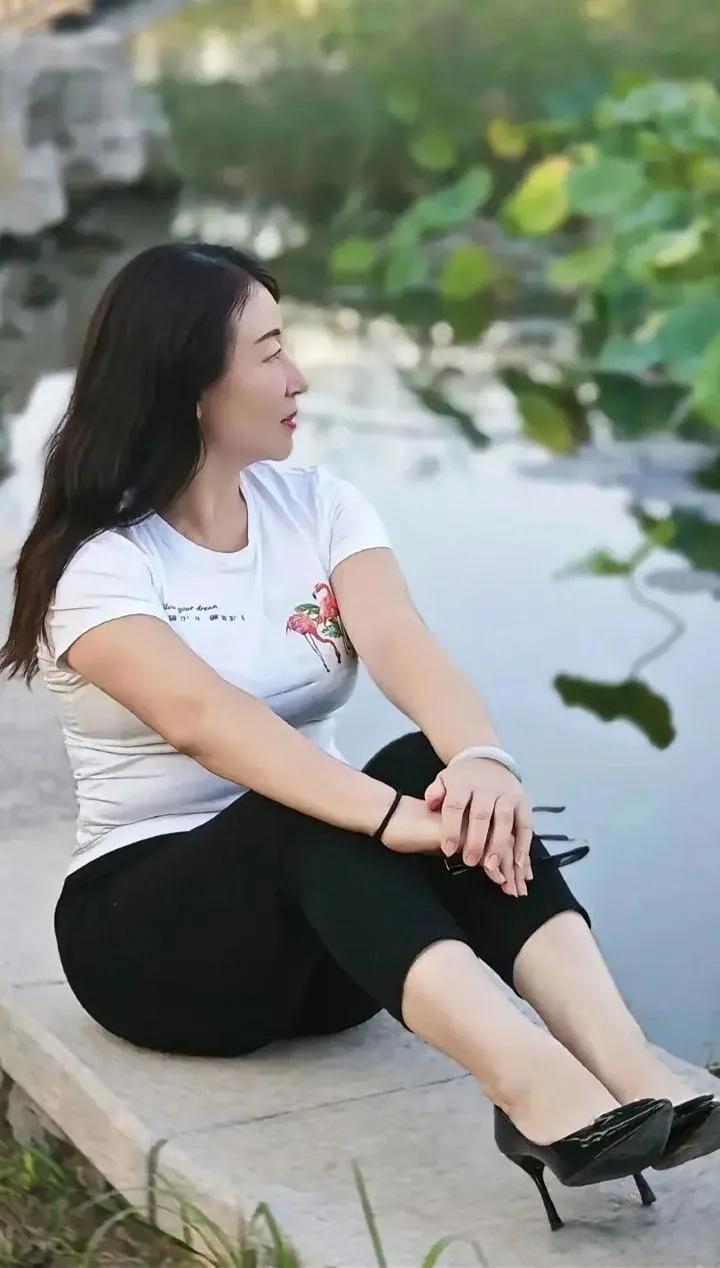 美女摄影：熟女，风韵，丰满迷人#女性魅力拍摄#